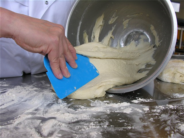 Scraper flexibil 165 mm, metal detectabil, Vikan, alb