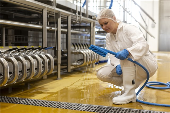 Perie de mana cu distributie de apa 330 mm, peri duri, albastru - Vikan albastru