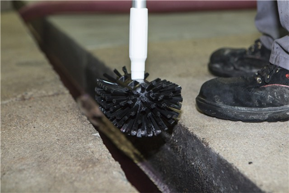 Perie ovala pentru rezervoare, 205 mm, peri duri, albastra - Vikan