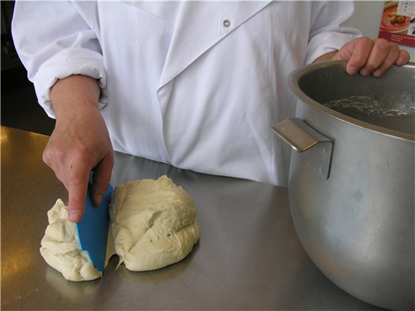 Scraper flexibil 165 mm, metal detectabil, Vikan, alb