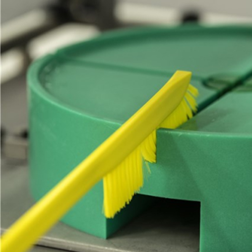 Perie ultra-ingusta cu maner lung, 600 mm, peri medii, verde - Vikan verde