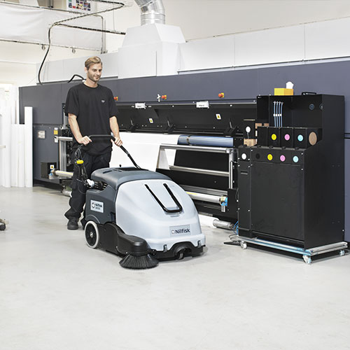 SW900P - Echipament de maturat, cu tractiune, pe carburant - Nilfisk Advance 