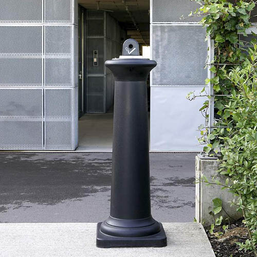 Scrumiera galvanizata GroundsKeeper Tuscan, neagra  - Rubbermaid 