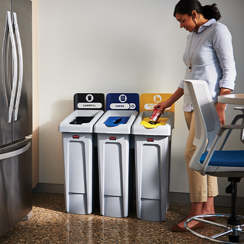Statie reciclare Slim Jim - 4 containere cu capace (negru/albastru/galben/maro) - Rubbermaid 